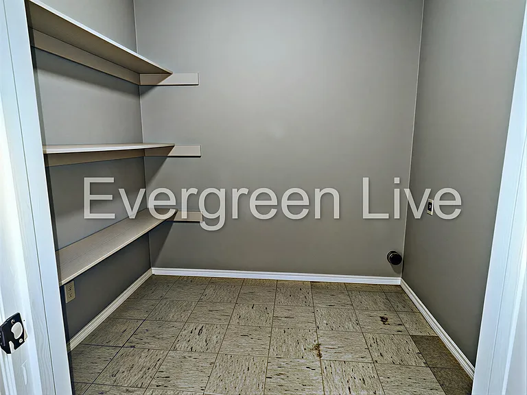 105 Celestin Ct — Photo 15
