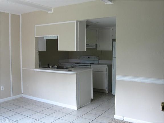 2nd image of 3940 Holly Cove Dr