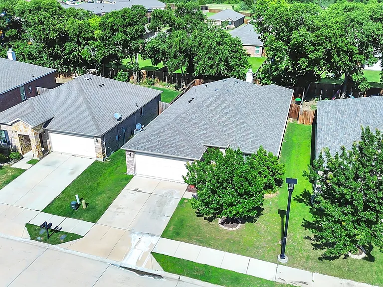 1713 Megan Creek Dr — Photo 37