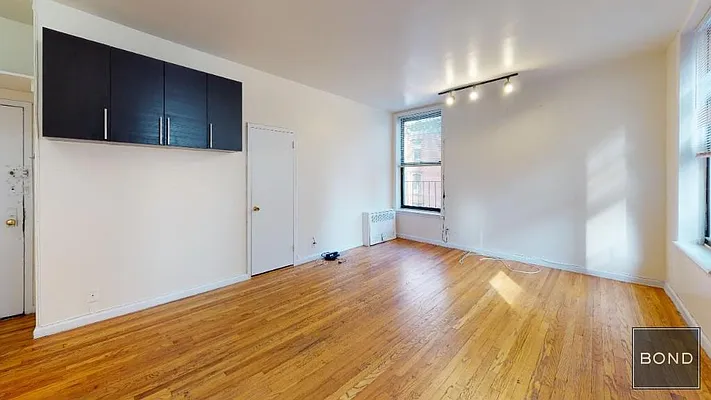 Rented by Bond New York | media 9