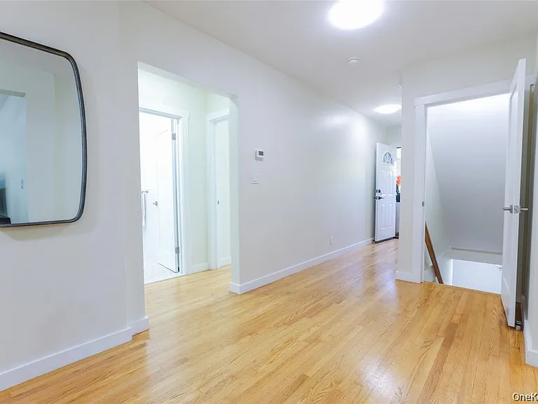 25 Van Duzen Pl #1 — Photo 4