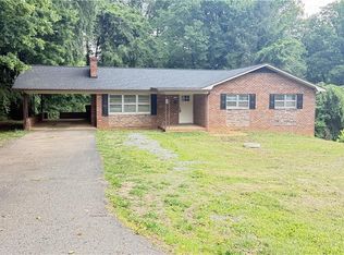 134 Carolina Ave, Mount Airy, NC 27030