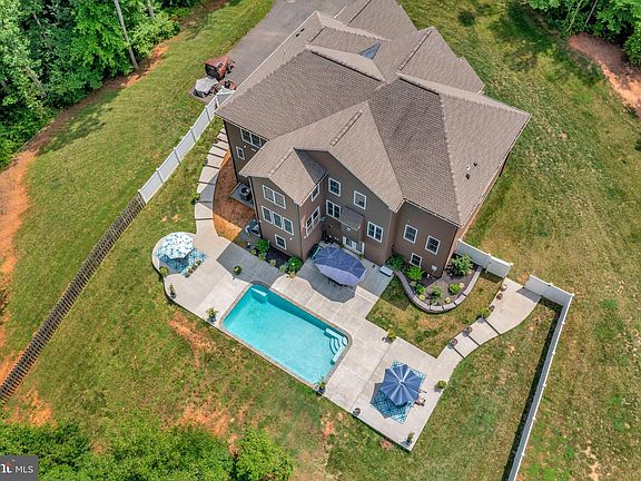5th image of 95 Alderwood Dr