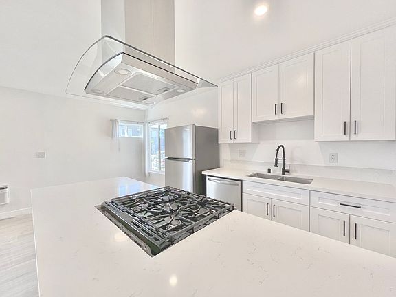 5th image of 7305 Variel Ave APT 2