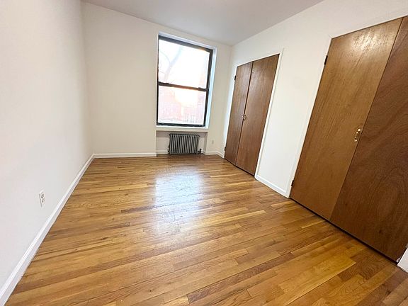 4th image of 311 W 95th St APT 4D