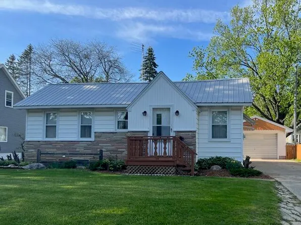 409 W Oak St, Fremont, MI 49412