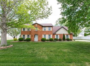 1 Hunters Trl, Mascoutah, IL 62258