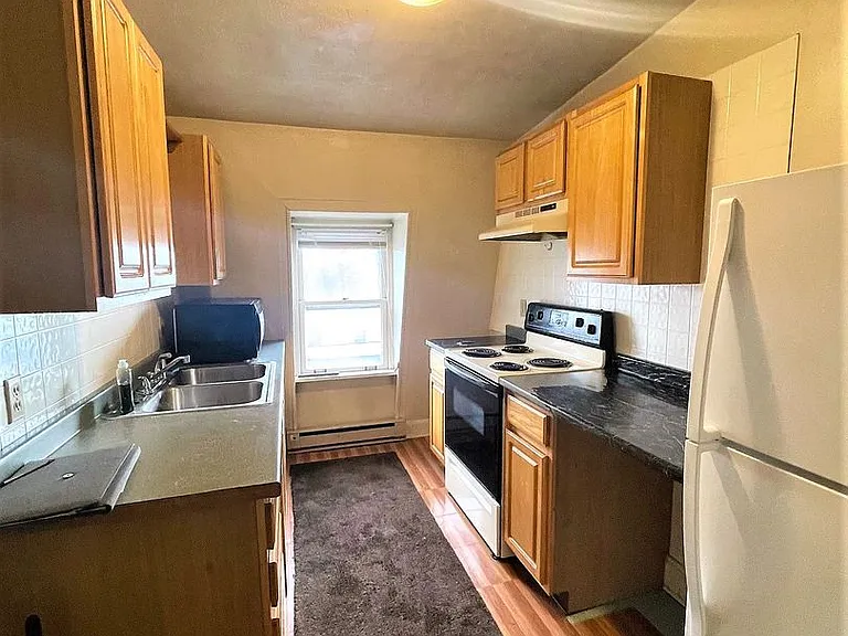 219 W Water St — Photo 3