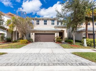 10535 NW 69th Ter, Doral, FL 33178