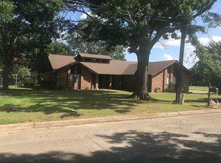 1415 W Lone Star Ave, Cleburne, TX 76033