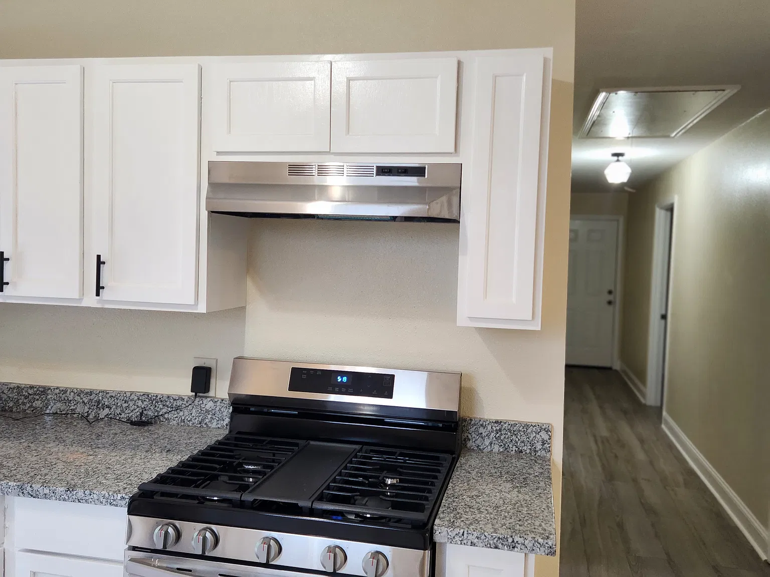 3 bed, 1000 sqft, $1,400 — Photo 4