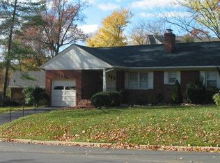 6773 Little Falls Rd, Arlington, VA 22213