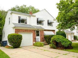 2127 Lyndway Rd, Beachwood, OH 44122