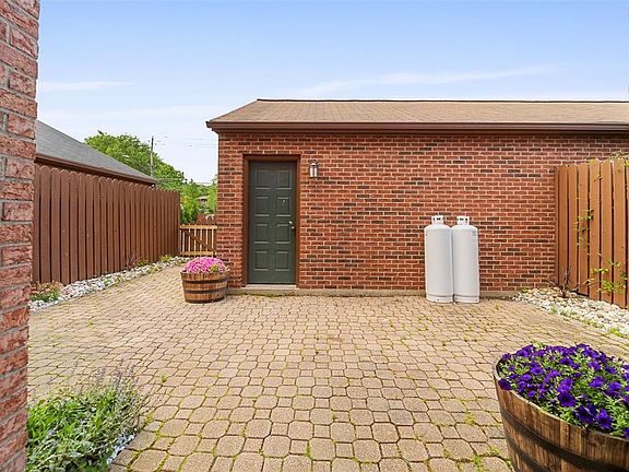 5th image of 3020 Pleasant Dr