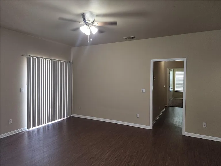 503 Gregory Ct — Photo 10