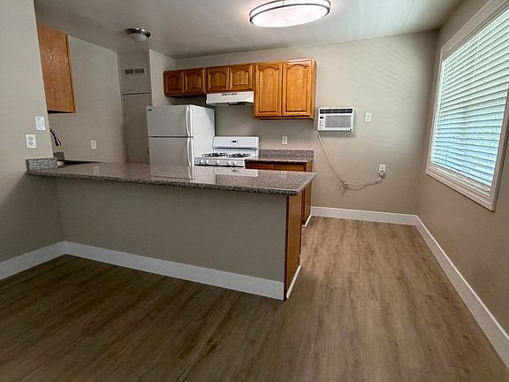 4th image of 2711 E St APT 6
