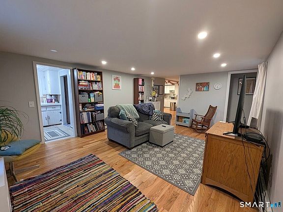 5th image of 690 Northfield Rd