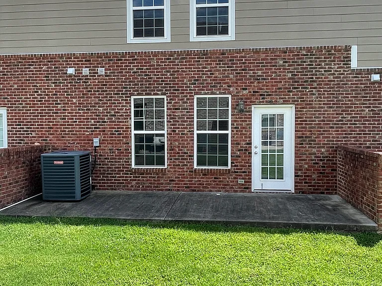 1605 Villa Cir — Photo 26