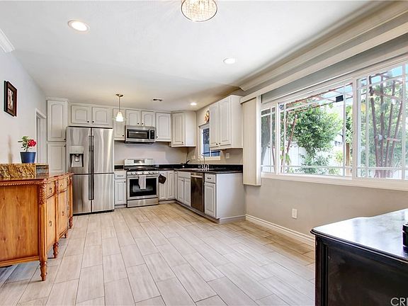 4th image of 9526 Saloma Ave