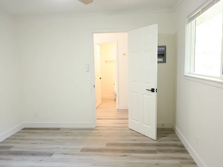 2810 H St #6 — Photo 2