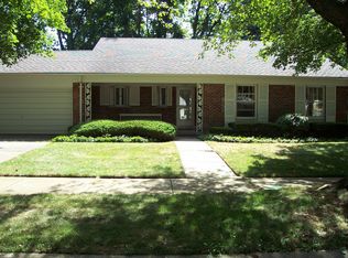 317 Stephens Rd, Grosse Pointe Farms, MI 48236