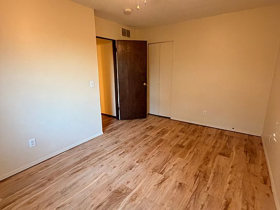 3rd image of 808 Crescent Dr #B