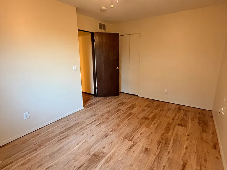 808 Crescent Dr #B — Photo 3