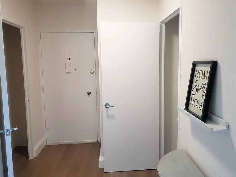 506 Entryway with two closets