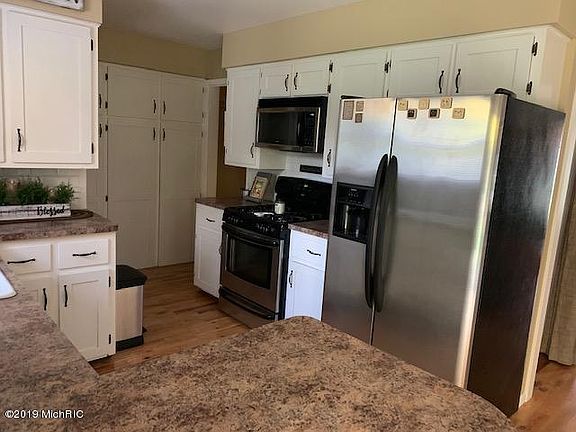3rd image of 7730 Teakwood Dr