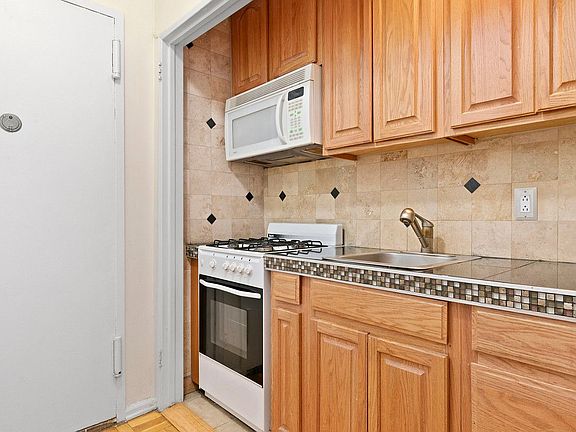 3rd image of 1420 York Ave APT 2K