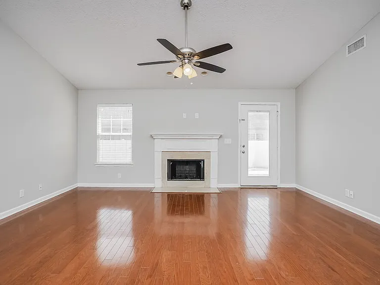 3327 Velvet Ct — Photo 3