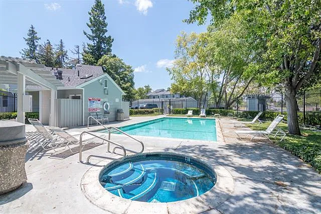 1595 Thorncrest Dr — Photo 5
