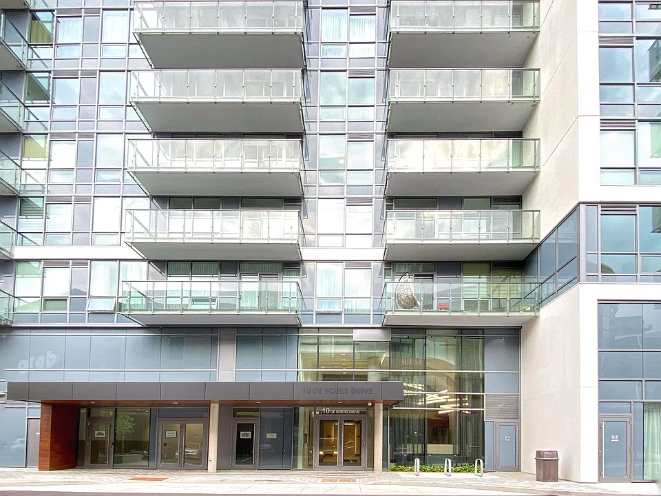 10 De Boers Dr #814