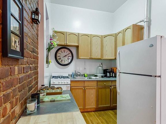 5th image of 207 E 14th St APT 1A