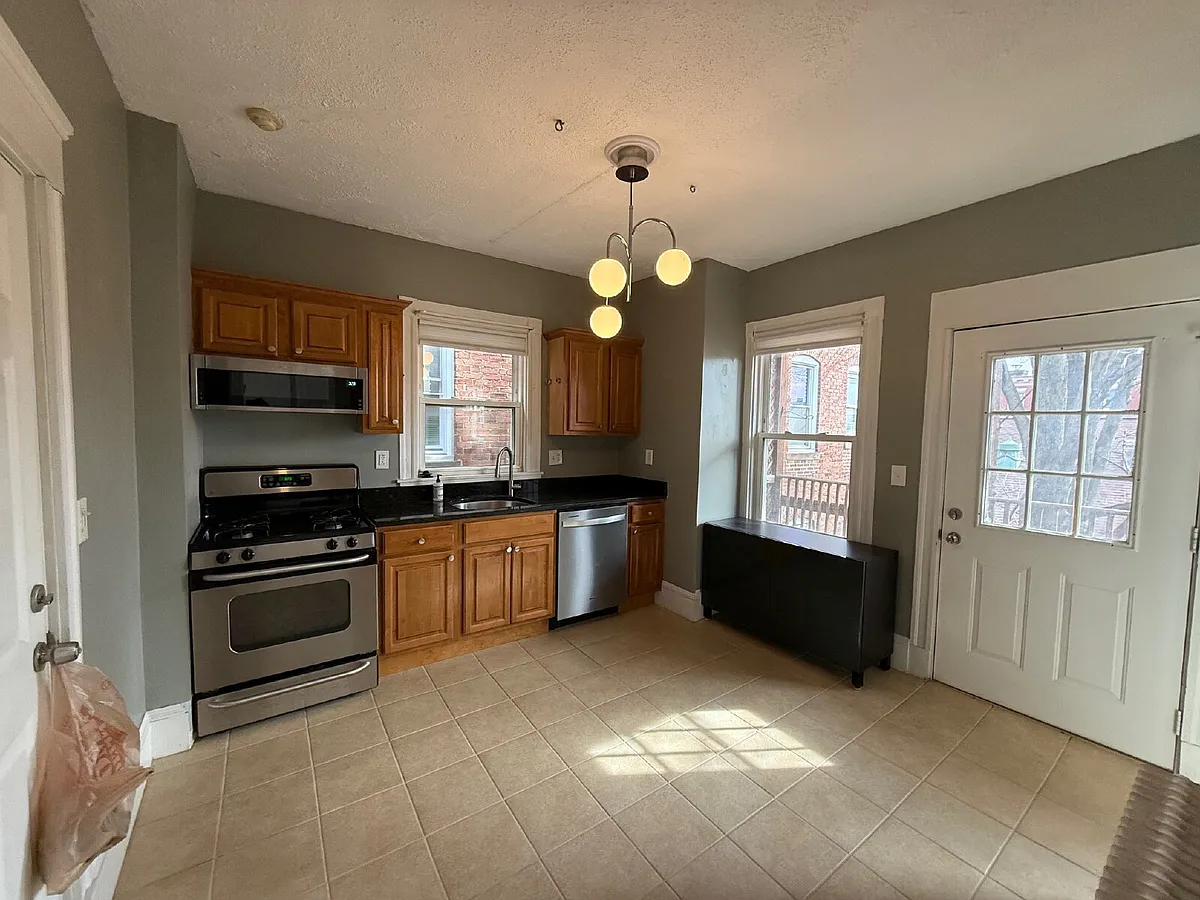 Building Photo - 221 Shurtleff St #6