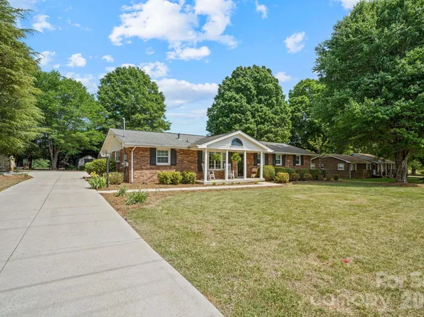 3328 Sulphur Springs Rd NE, Hickory, NC 28601