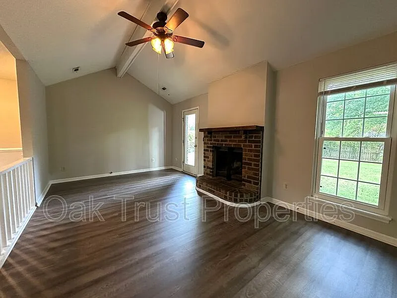 3 bed, 2.0 bath, 1138 sqft, $1,875 — Photo 2