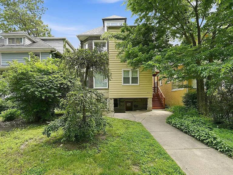 1915 W Lunt Ave #2 — Photo 1