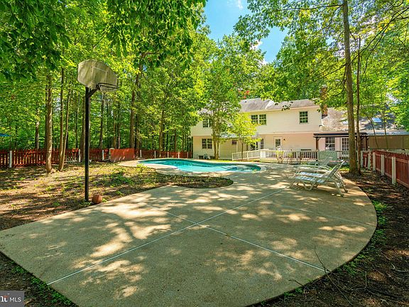 5th image of 45 Lindsey Ln