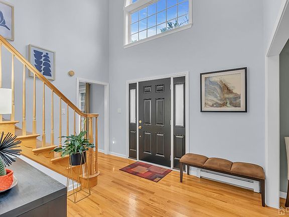 4th image of 1523 Sherwood Boulevard
