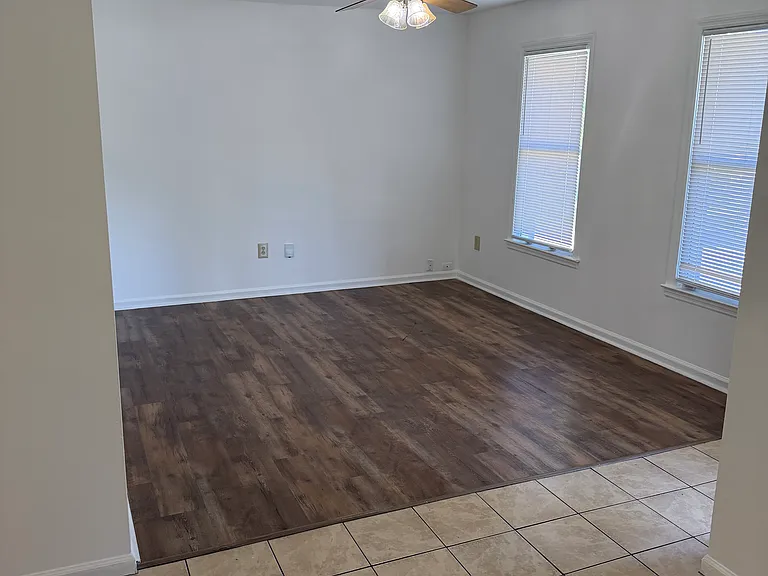 112 Ashwood Dr — Photo 4