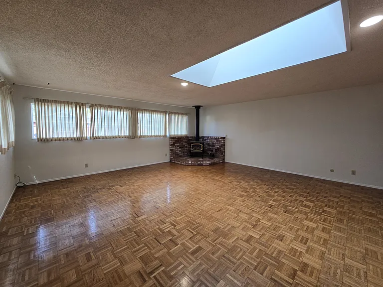 2812 Harrison Ave — Photo 3