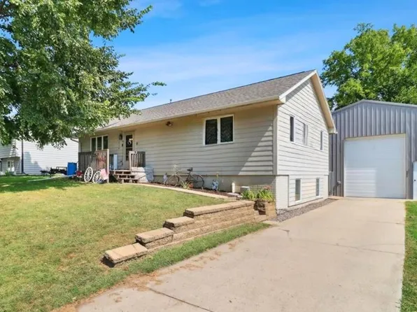 214 Walnut Dr, Martensdale, IA 50160