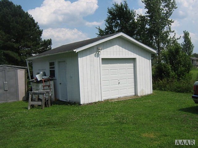 2nd image of 1502 Turnpike Rd