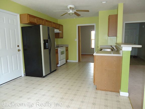 3rd image of 5985 Burgaw Hwy