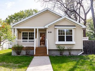 618 10th St S, Fargo, ND 58103