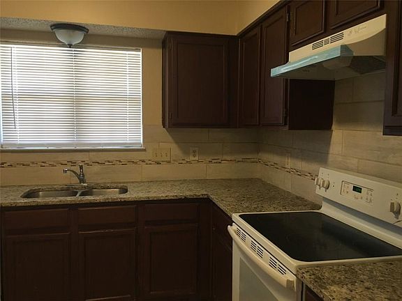 3rd image of 2609 El Paso Way