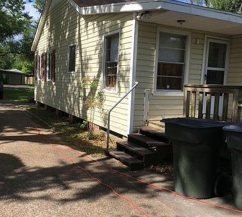 3rd image of 150 W Oak Ln