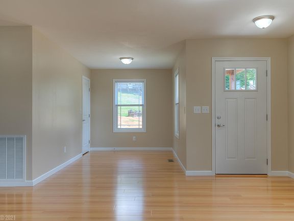 3rd image of 223 Cowan St