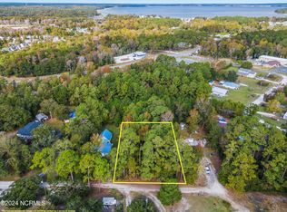 127 Old Congleton Rd, Sneads Ferry, NC 28460